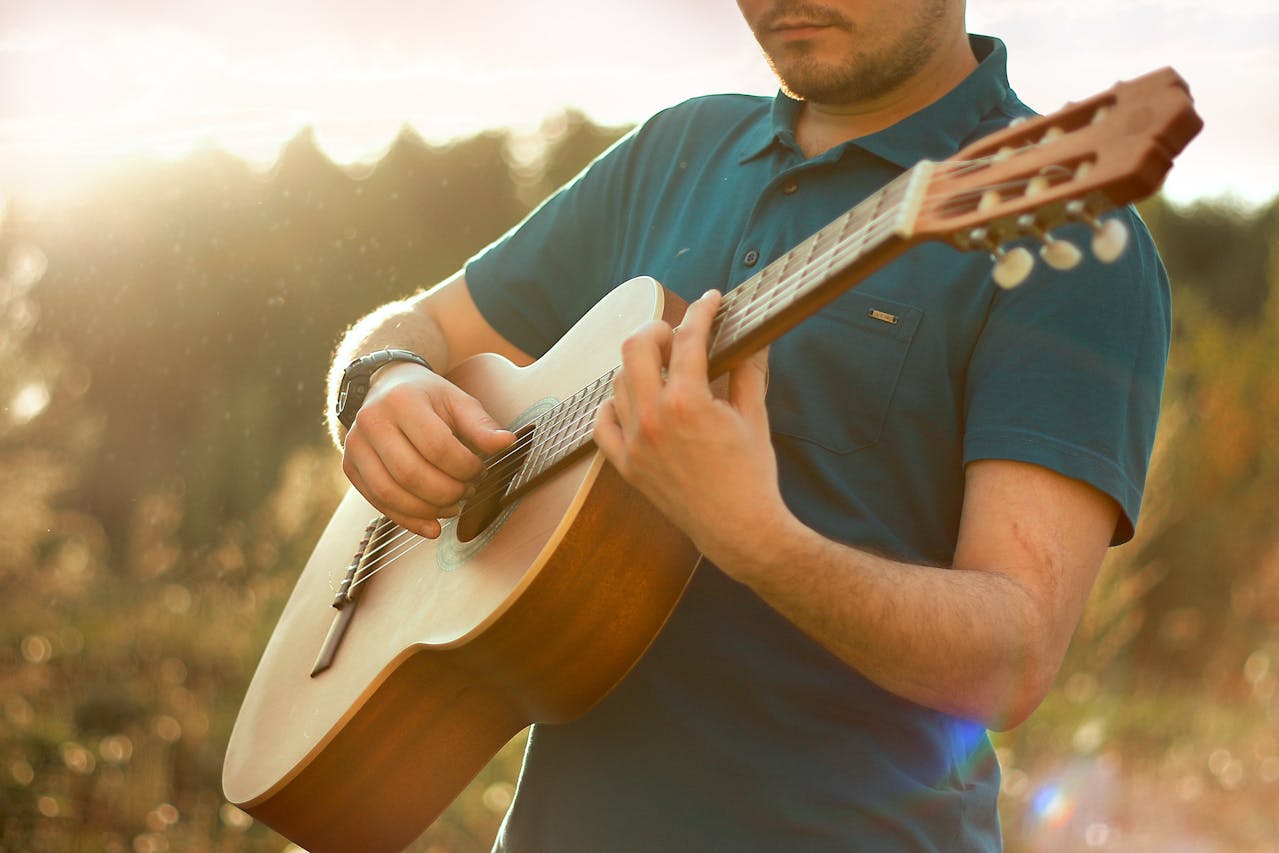 How to Learn to Play Guitar by Yourself & Tutor Online